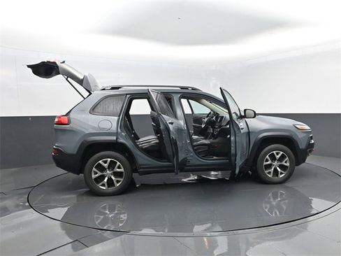 Used 2015 Jeep Cherokee Trailhawk w/ Comfort/Convenience Group image 32