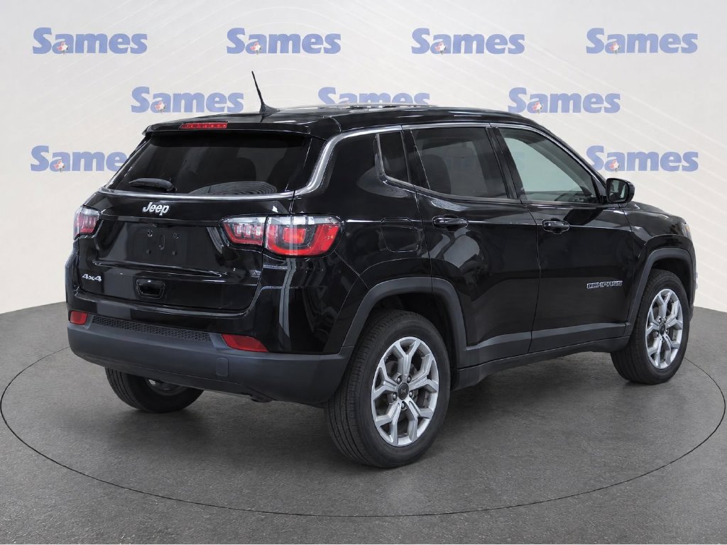 Used 2025 Jeep Compass Sport w/ Mopar Graphics Package AWD/4WD image 3