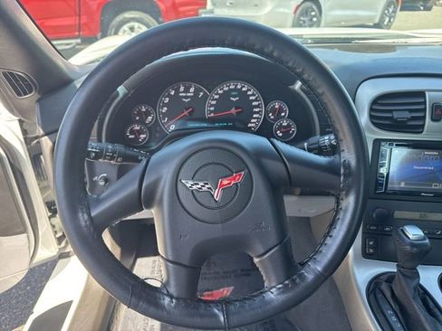 Used 2005 Chevrolet Corvette Coupe w/ Preferred Equipment Group RWD image 16
