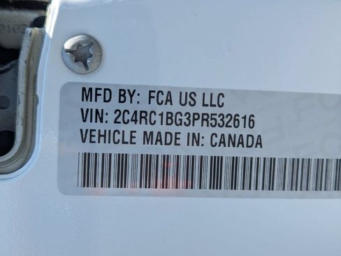 Used 2023 Chrysler Pacifica Touring-L FWD image 38