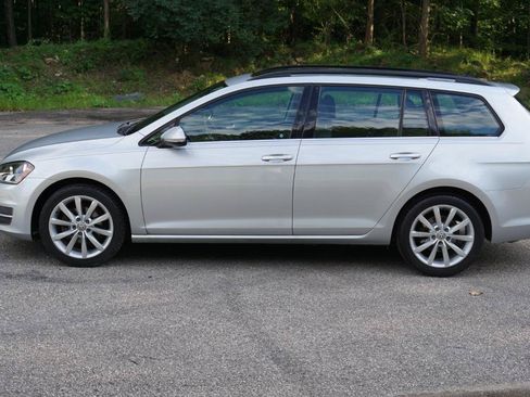 Used 2015 Volkswagen Golf S FWD image 2