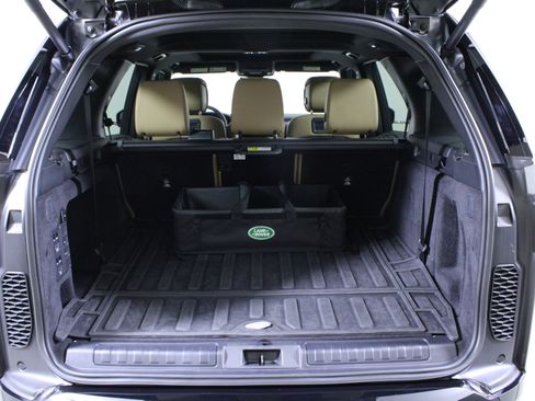 Used 2025 Land Rover Discovery Dynamic SE AWD/4WD image 9