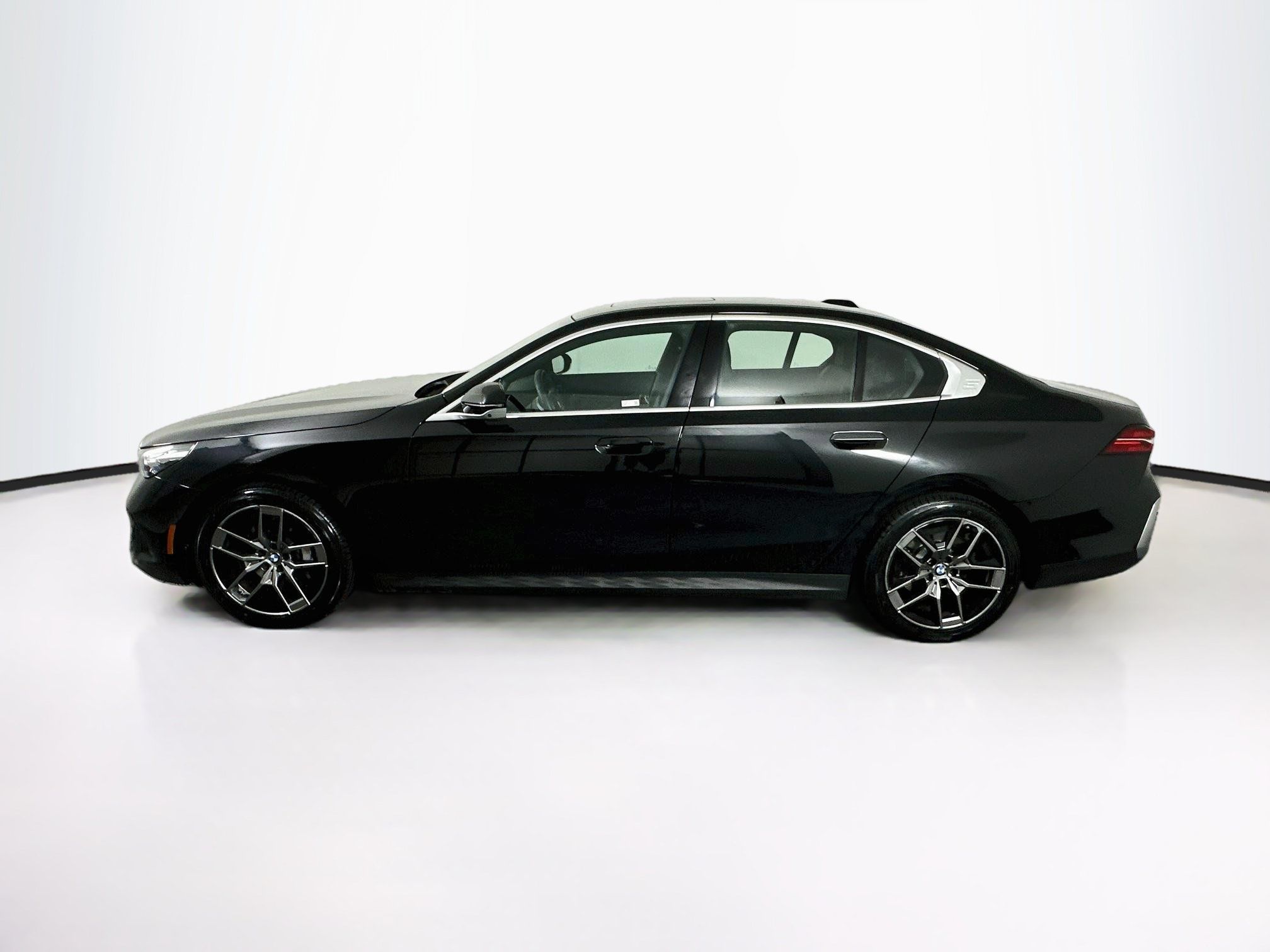 Used 2026 BMW 530i RWD image 4