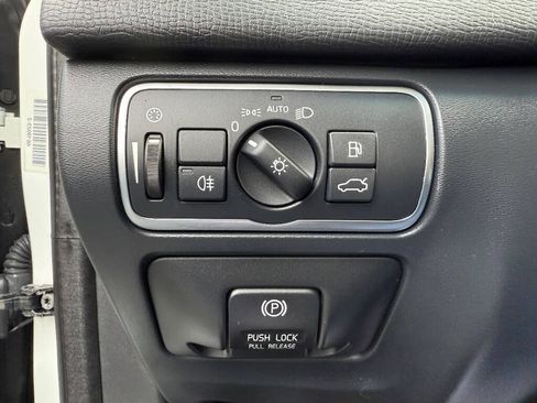 Used 2015 Volvo XC60 T5 Premier image 24