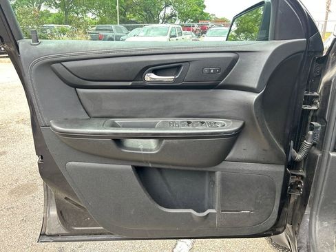 Used 2017 Chevrolet Traverse LT image 7