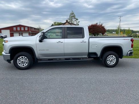Used 2021 Chevrolet Silverado 2500 LT w/ Convenience Package AWD/4WD image 2