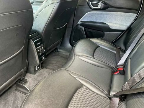 Used 2024 Jeep Compass Latitude image 9