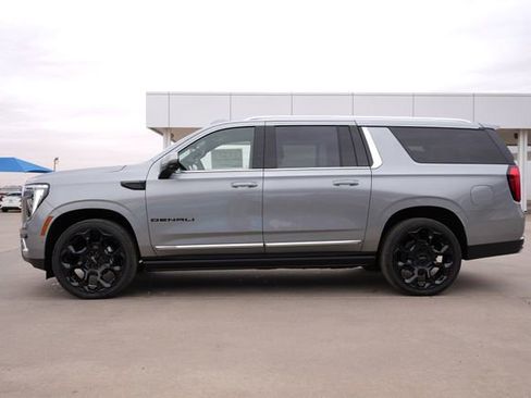 New 2026 GMC Yukon XL Denali w/ Denali Reserve Package image 7