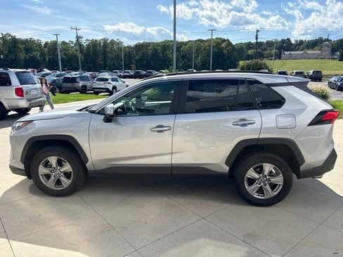 Used 2025 Toyota RAV4 XLE AWD/4WD image 4