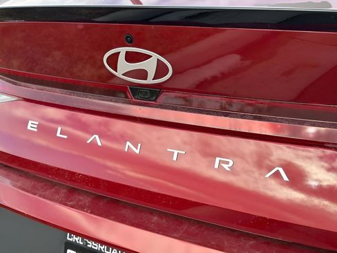 Used 2025 Hyundai Elantra Sport image 12