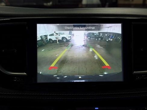 Used 2025 Chrysler Pacifica Limited FWD image 47