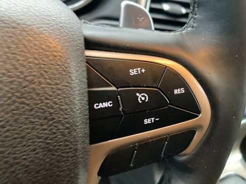 Used 2017 Jeep Grand Cherokee Laredo w/ Quick Order Package 23E image 37