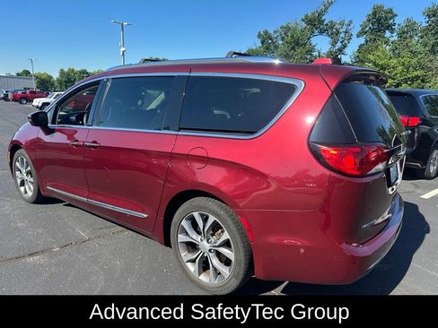 Used 2017 Chrysler Pacifica Limited FWD image 4