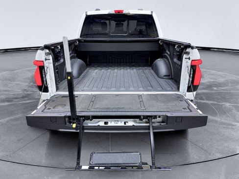 Used 2022 Ford F150 Lightning Platinum AWD/4WD image 30