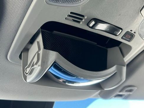 Used 2018 Toyota Sienna SE image 37