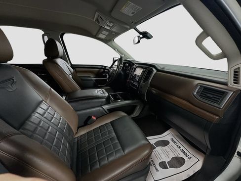 Used 2018 Nissan Titan Platinum Reserve AWD/4WD image 27