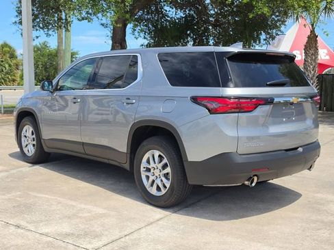 Used 2023 Chevrolet Traverse LS FWD image 3