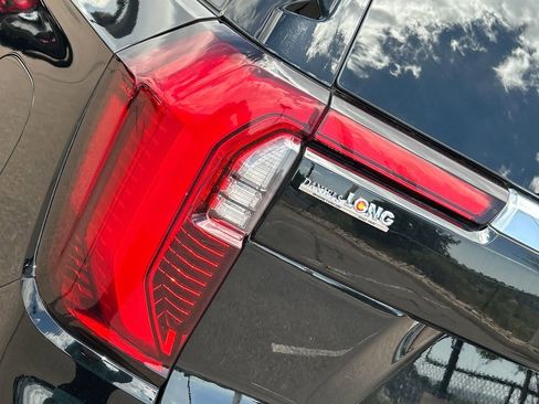 Used 2025 GMC Yukon Denali w/ Sun & Power Step Package AWD/4WD image 34