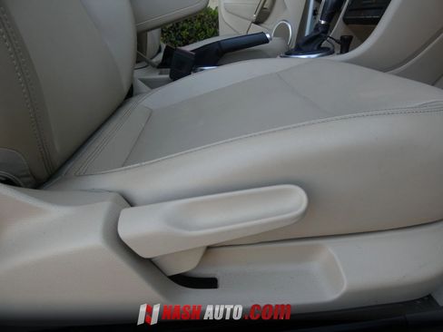 Used 2014 Volkswagen Beetle TDI FWD image 29