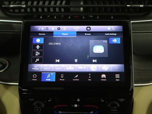 Used 2022 Jeep Grand Cherokee Limited AWD/4WD image 29
