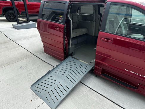 Used 2015 Dodge Grand Caravan SXT w/ Security Group image 22