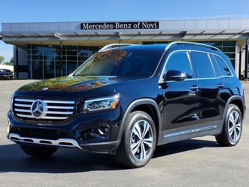 Used 2025 Mercedes-Benz GLB 250 4MATIC image 1