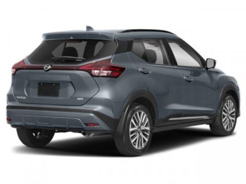 Used 2021 Nissan Kicks SR image 2