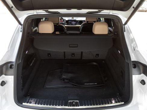 Certified 2025 Porsche Cayenne S AWD/4WD image 30