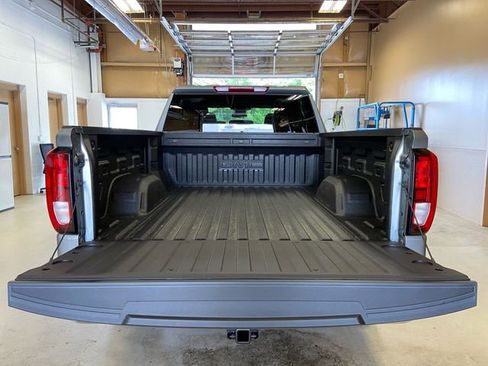 New 2026 GMC Sierra 1500 SLE image 17