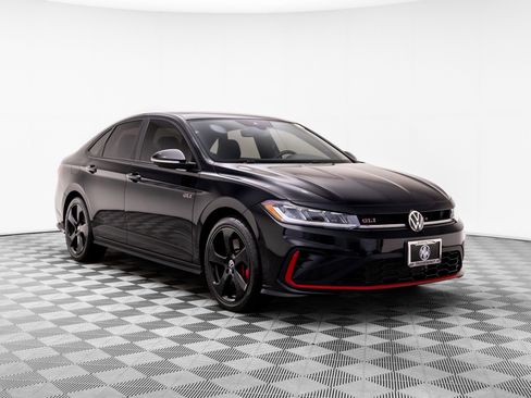 Used 2025 Volkswagen Jetta GLI Autobahn FWD image 8