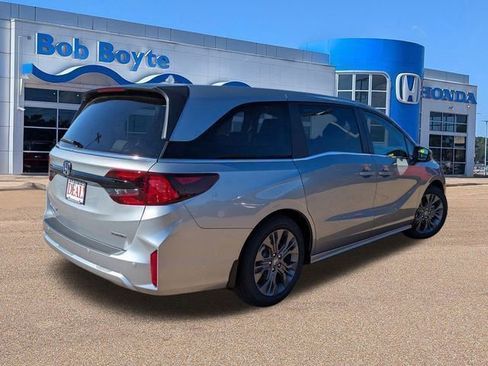 New 2026 Honda Odyssey Touring image 5