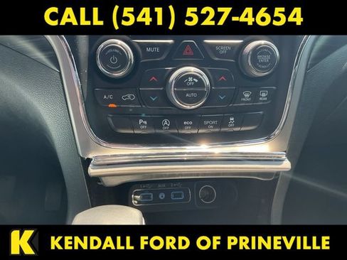 Used 2019 Jeep Grand Cherokee Laredo AWD/4WD image 17