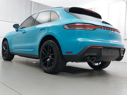 Used 2022 Porsche Macan w/ Premium Package Plus image 3
