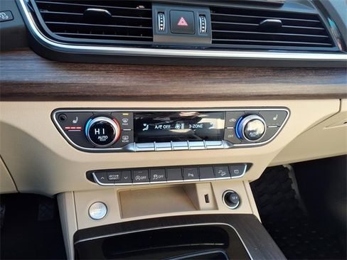 Used 2022 Audi Q5 2.0T Premium w/ Convenience Package image 16