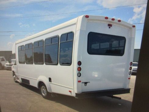 Used 2019 Ford E-450 and Econoline 450 Super Duty w/ Shuttle Bus Prep Package RWD image 5