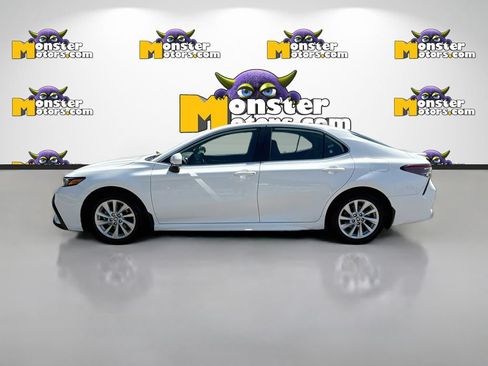 Used 2024 Toyota Camry SE FWD image 8