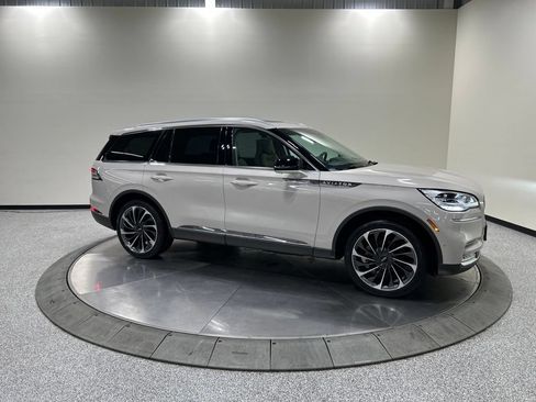 Used 2022 Lincoln Aviator Reserve w/ Equipment Group 201A AWD/4WD image 5