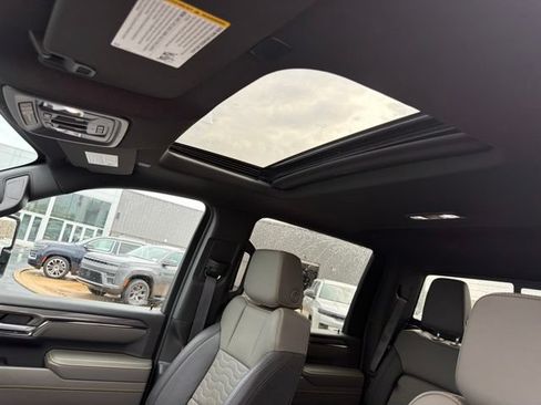 Used 2024 Chevrolet Silverado 2500 ZR2 w/ Technology Package AWD/4WD image 22