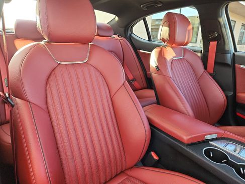 Used 2023 Genesis G70 2.0T w/ Sport Prestige Package image 32