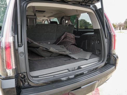 Used 2017 Cadillac Escalade ESV Luxury image 56