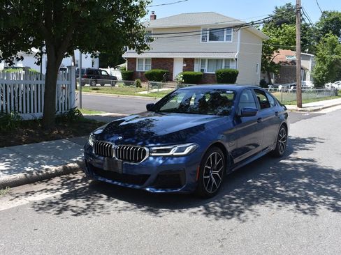 Used 2023 BMW 530e xDrive w/ M Sport Package AWD/4WD image 2