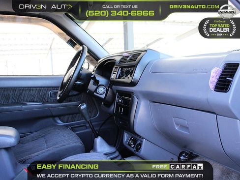 Used 2000 Nissan Frontier SE Desert Runner image 14