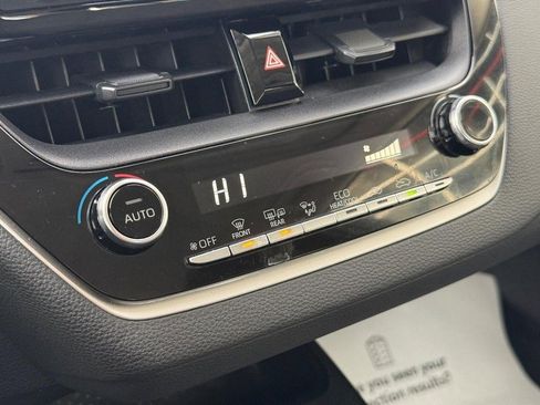 Used 2022 Toyota Corolla LE w/ LE Convenience Package image 28