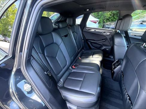 Used 2022 Porsche Macan w/ Premium Package Plus AWD/4WD image 37