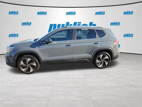 Used 2023 Volkswagen Taos SE w/ Panoramic Sunroof Package AWD/4WD image 4
