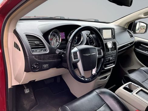 Used 2012 Chrysler Town & Country Touring w/ Entertainment Group #1 FWD image 2