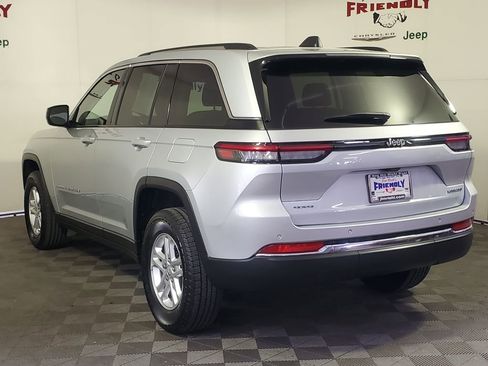 Used 2023 Jeep Grand Cherokee Laredo w/ Luxury Tech Group I AWD/4WD image 29