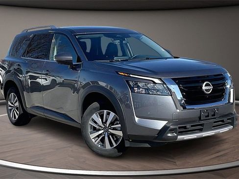 Certified 2025 Nissan Pathfinder SL image 10
