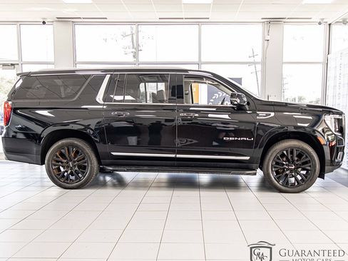 Used 2021 GMC Yukon XL Denali w/ LPO, Illumination Package AWD/4WD image 9