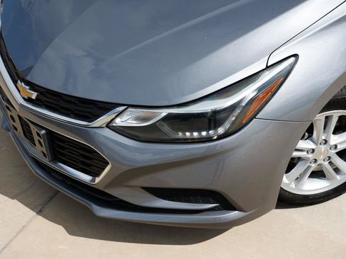 Used 2018 Chevrolet Cruze LT w/ Convenience Package FWD image 32